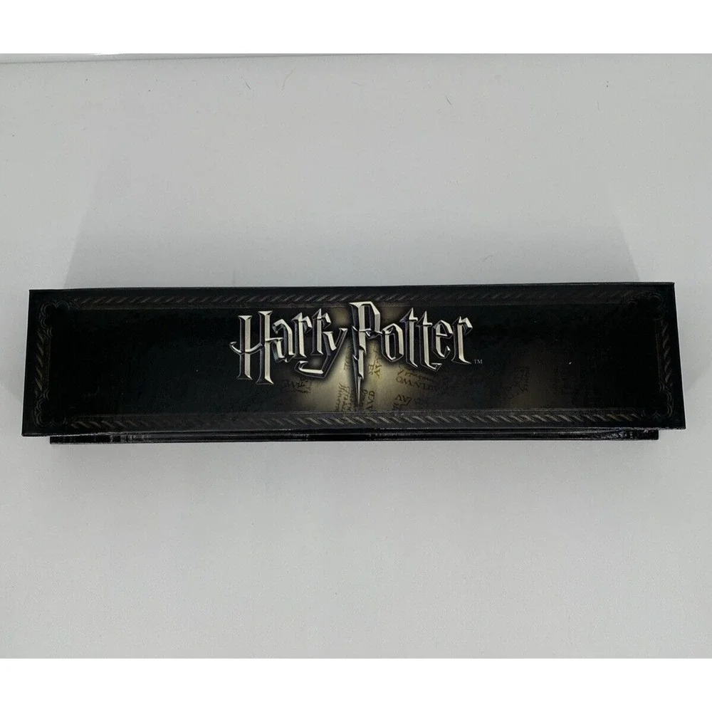 Harry Potter's Wand with Illuminating Tip and Case The Noble Collection - Works! - Picture 3 of 8